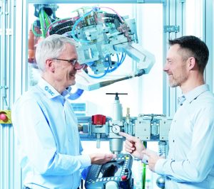 Im Industrial Application Center von SMC lassen sich unter Realbedingungen die Schweißzangen-Antriebstechnik und damit verbundenen Lösungen erarbeiten. (SMC Pneumatik GmbH)