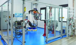 SMC setzt beim Servoantrieb der Roboterschweißzange auf Pneumatik, was verschiedene Vorteile bietet. (Bild: SMC Pneumatik GmbH)
