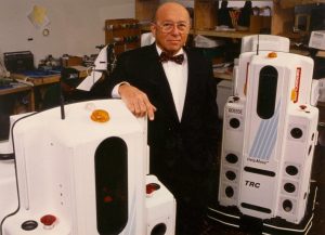 Ab Mitte der 1980-er Jahre entwickelte Joe Engelberger mit der Firma HelpMate Robotics Roboter für den Einsatz in Krankenhäusern. (Bild: Robotic Industries Association)