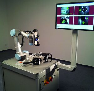 Eine neue Prüfposition kann durch schwerelos-Schalten des Roboters und Bewegung in die neue Prüfposition, per Mausklick in den Prüfablauf übernommen werden. (Bild: Octum GmbH)